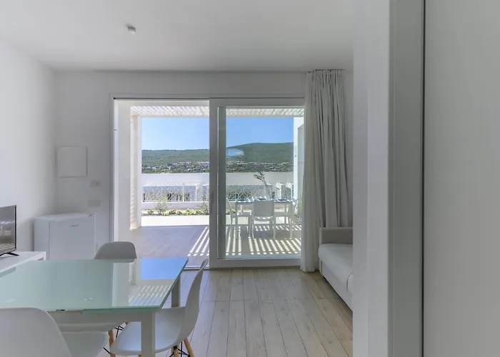 Capo Falcone Charming スティンティーノ